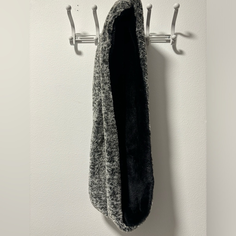 COMME CA ISM Black and Gray Infinity Circle Scarf from Japan